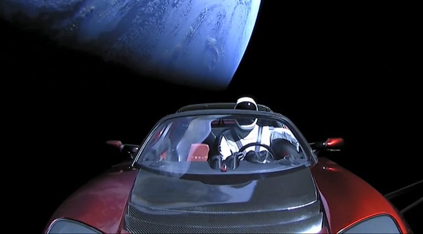 Tesla Roadster llançat a l'espai per SpaceX