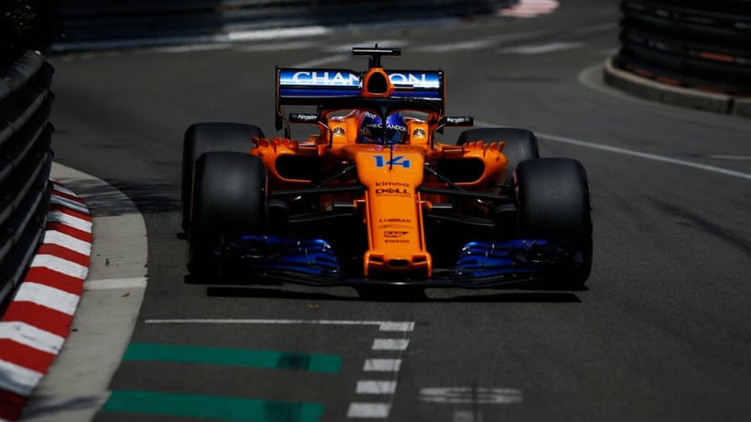 Alonso en el MCL33 en Mónaco