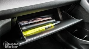 Objetos que debes llevar en la guantera del coche