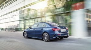 Mercedes-AMG A 35 Sedán dinámica trasera