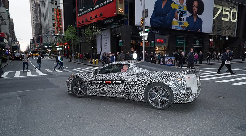 Chevrolet Corvette C8 camuflado