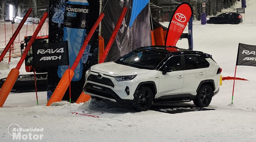 Toyota RAV4 AWD-i nieve