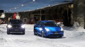 Toyota RAV4 AWD-i y Toyota Prius AWD-i en nieve