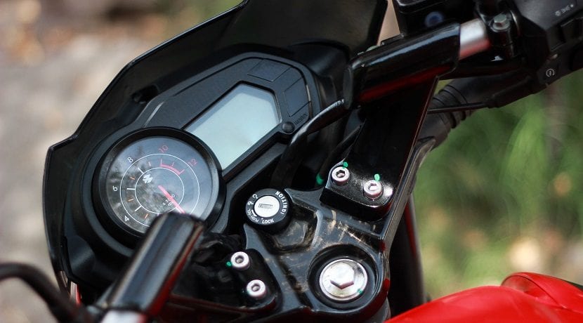 Reparar rayones en cúpula y tablero de la moto