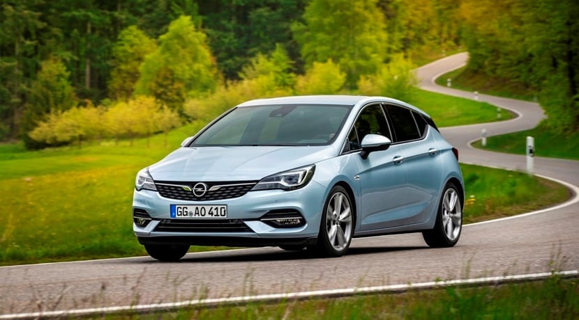 I-Opel Astra 2019 hatchback ngaphambili