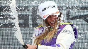 Marta García con el champán