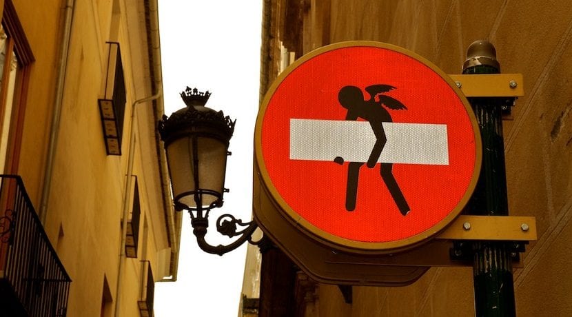 Cuidado en el examen con las señales de prohibido el paso