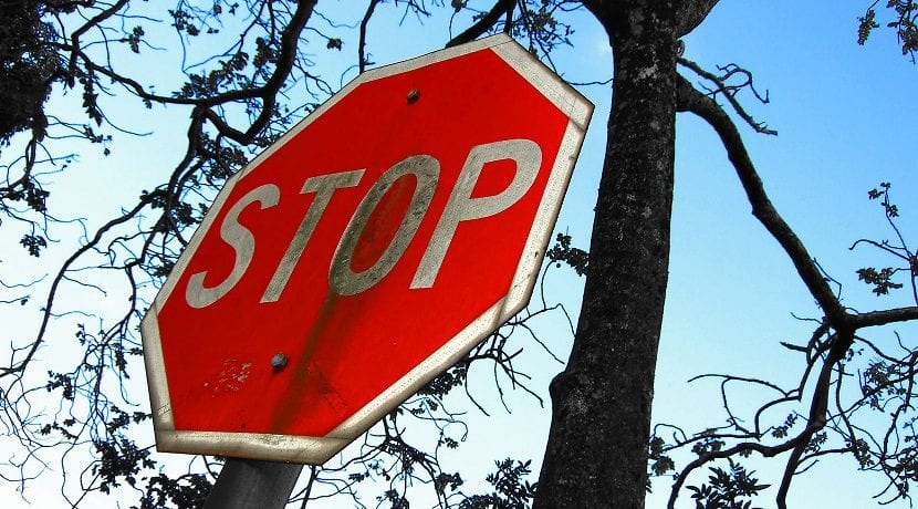 No respetar una señal de Stop es una falta eliminatoria