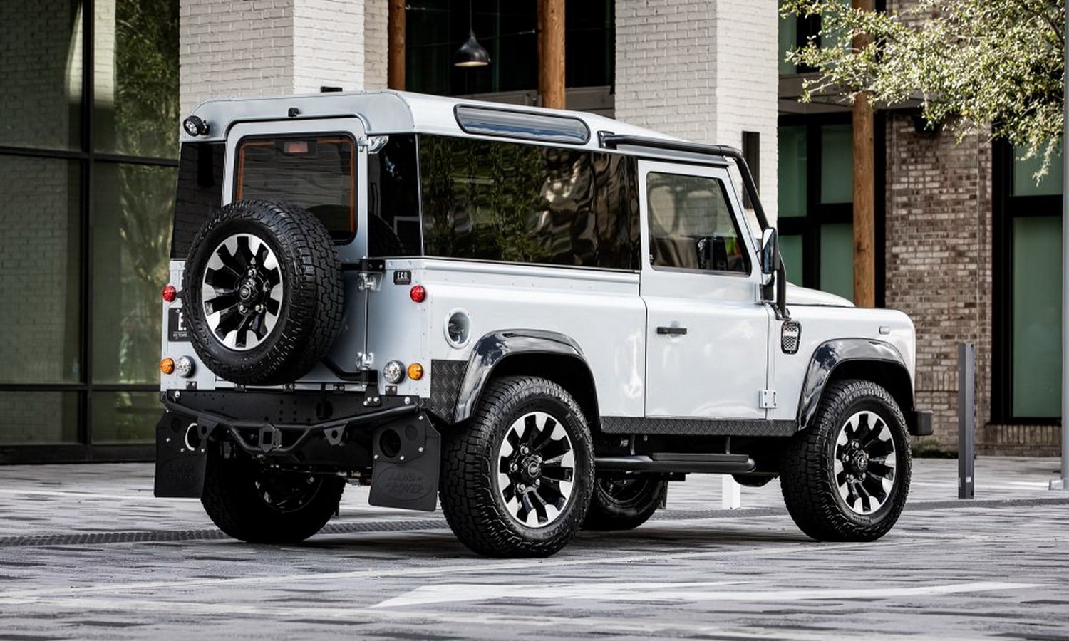 Trasera del Land Rover Defender Blackcomb