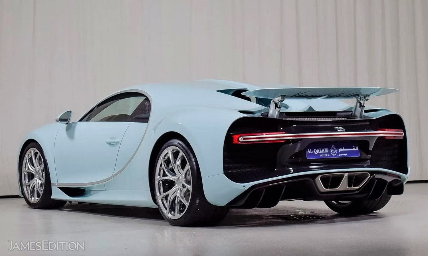 Bugatti Chiron azul claro por un millón de euros más