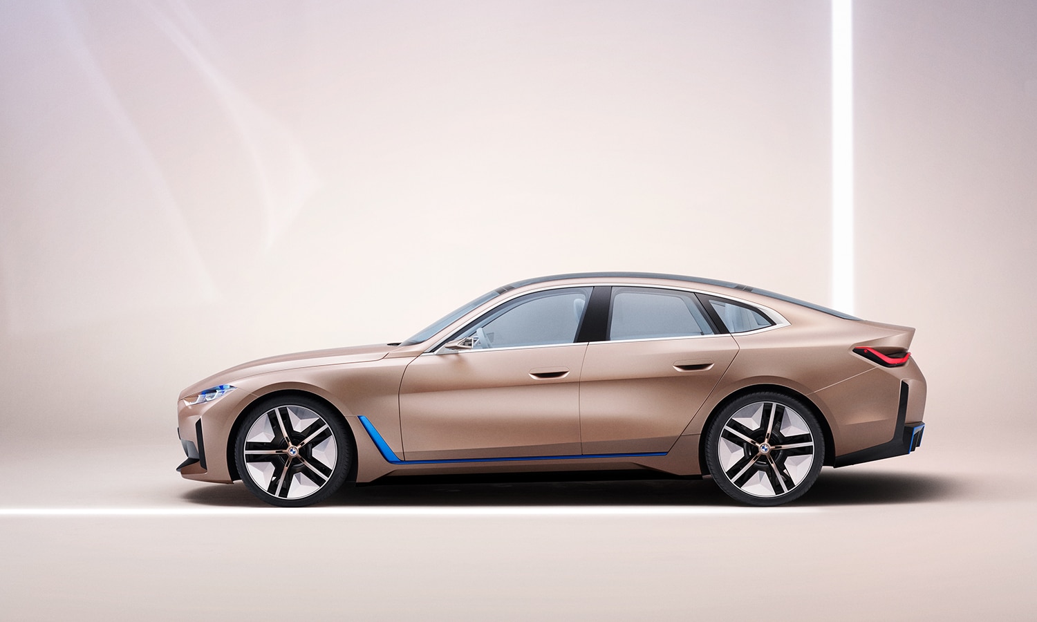 Lateral BMW i4 Concept