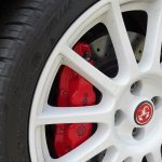 Abarth 595 Esseesse frenos Brembo y llantas Super Sport blancas