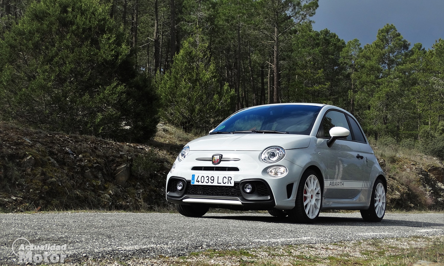 Prueba Abarth 595 perfil delantero