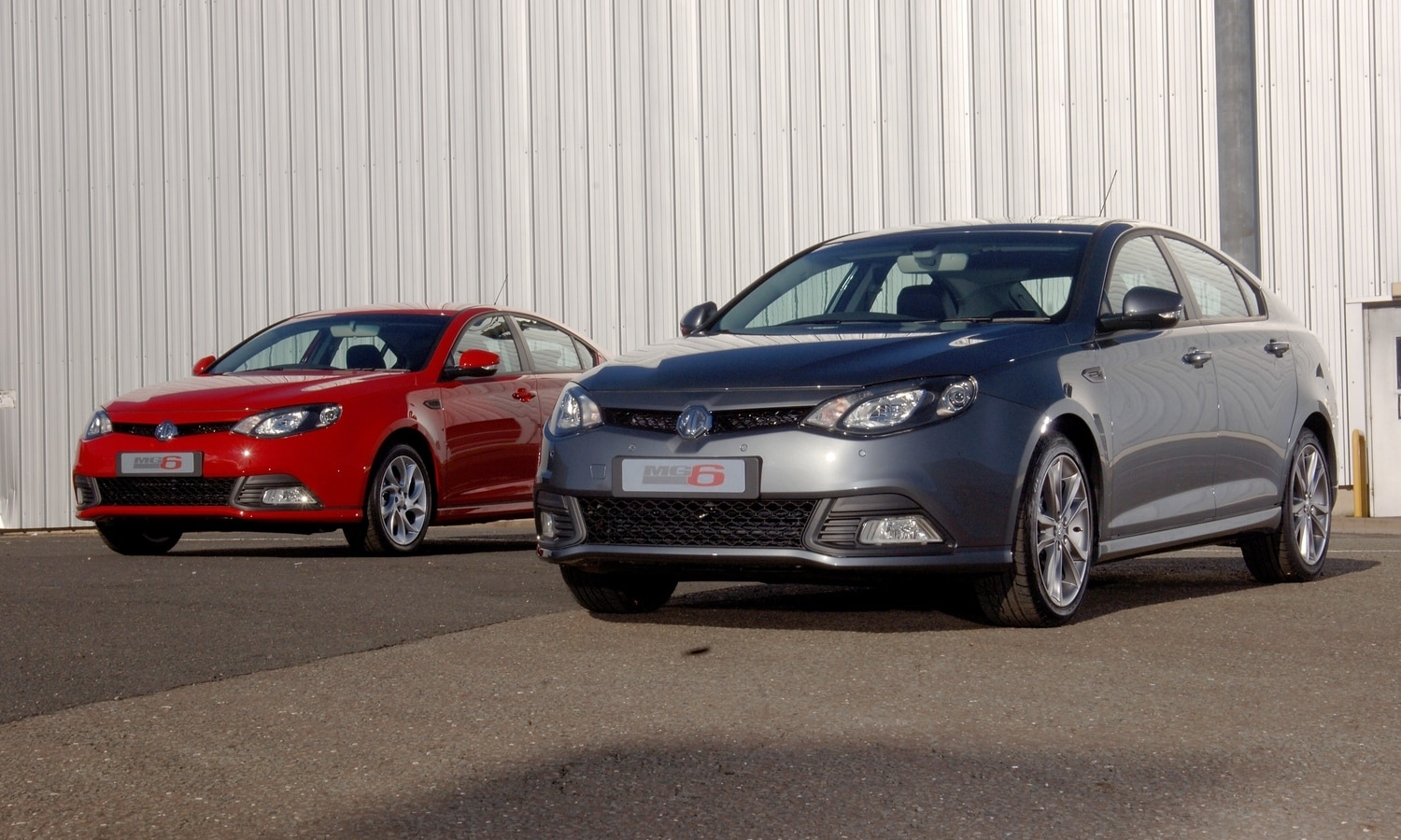 MG 6 TSE grey - MG 6 SE red