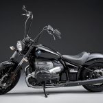 BMW R18 personalizada y manillar alto