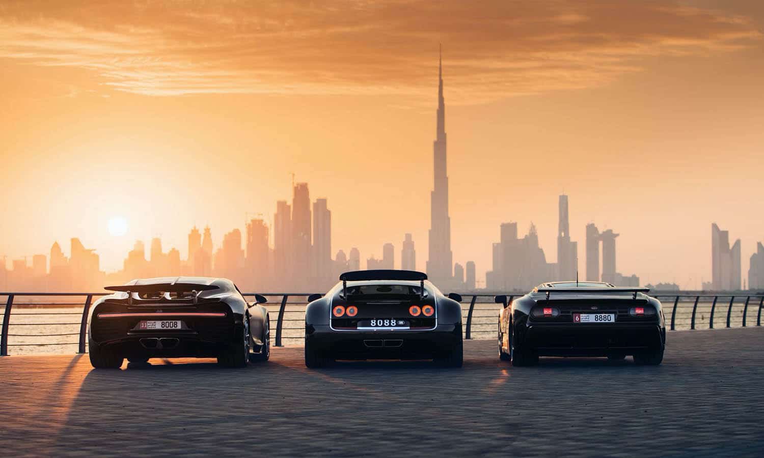 Bugatti Chiron, Veyron y EB110 trasera