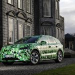 Skoda Enyaq camuflado perfil delantero