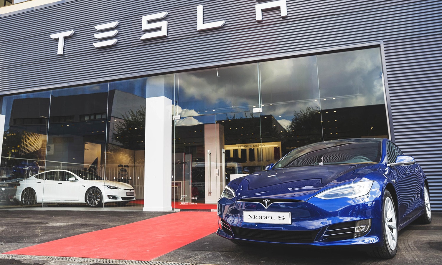 Tesla coche eléctrico