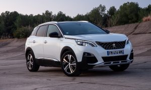 Peugeot 3008 Hybrid4 front