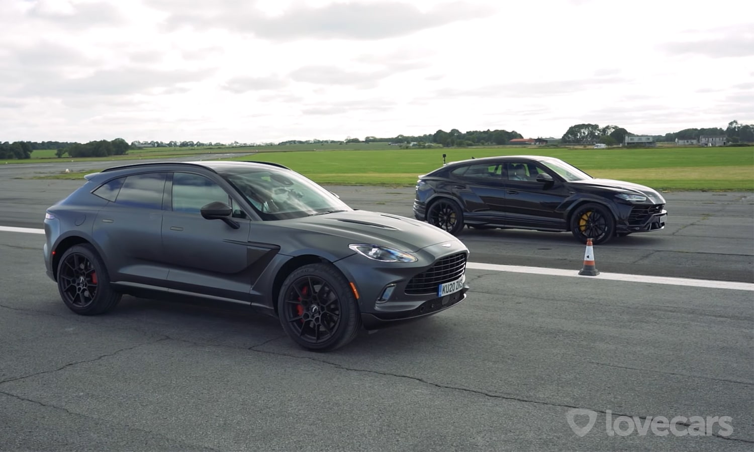 Aston Martin DBX Vs Lamborghini Urus aceleración