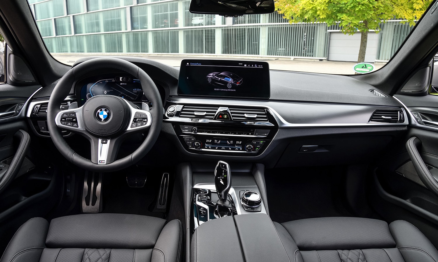 BMW 545e xDrive, this is the new 5 Series plug-in hybrid