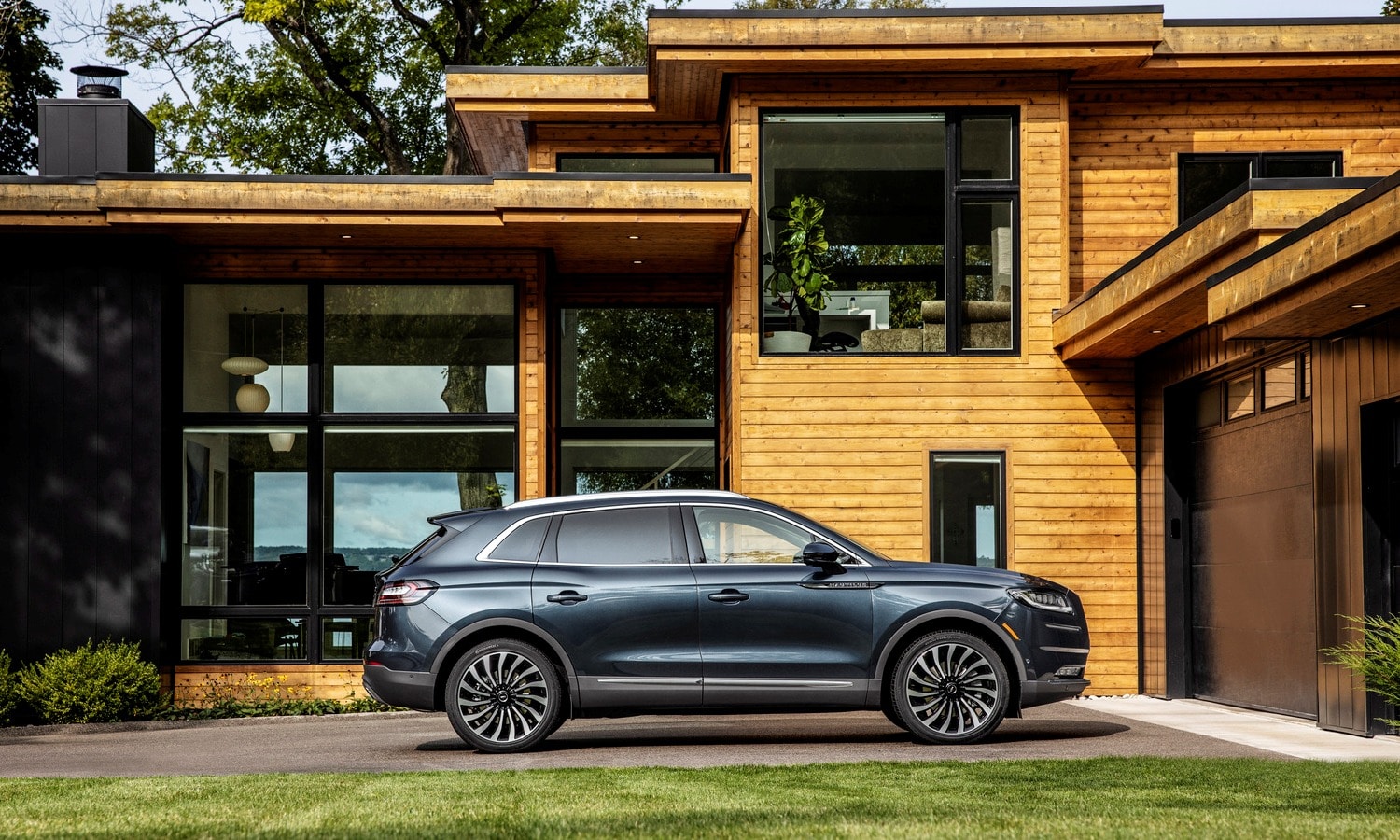 Lincoln Nautilus MY2021 The rival that the X5 and CIA do not want in