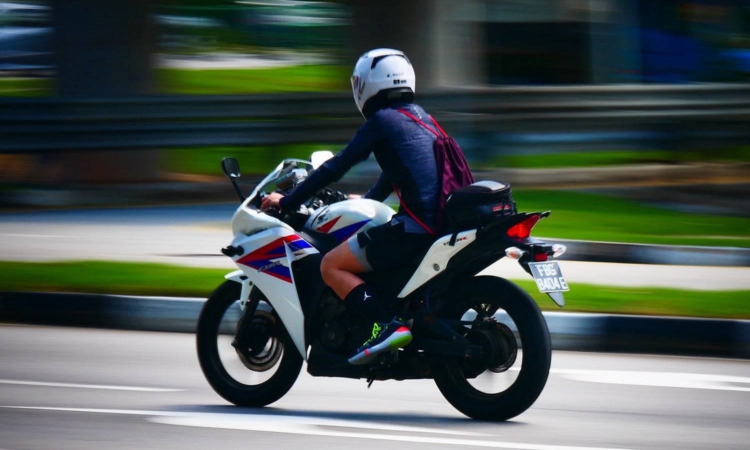 Los motoristas podrán circular por el arcén