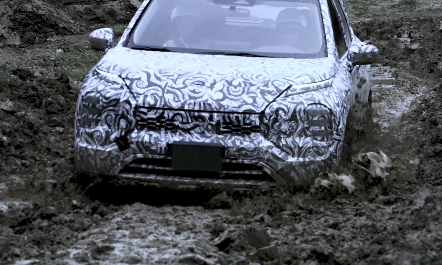 Mitsubishi Outlander teaser barro