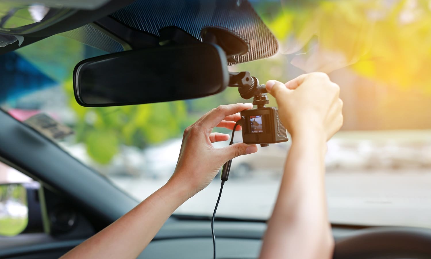 Dash cam what is it, which is better, how to put them in the car