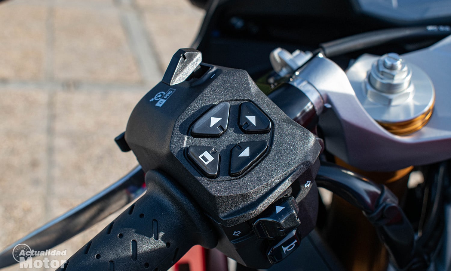 Prueba Aprilia RS 660 control crucero