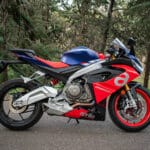 Prueba Aprilia RS 660 rojo lava lateral