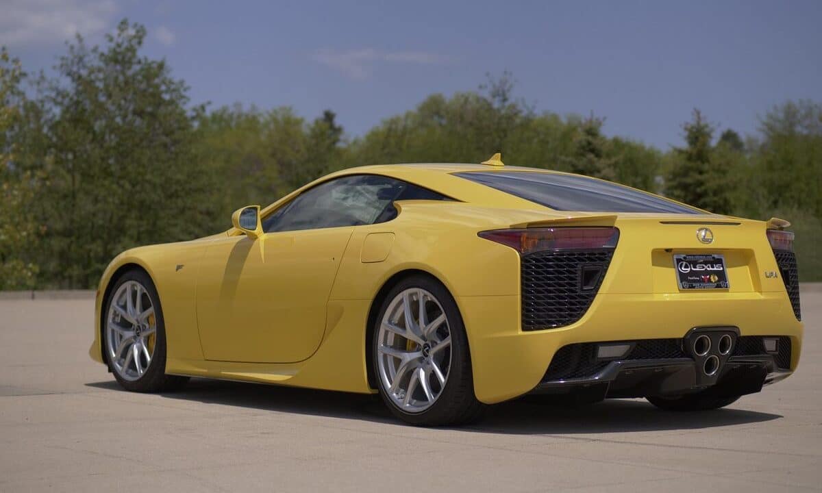 Lexus LFA 2012 par Bring A Trailer