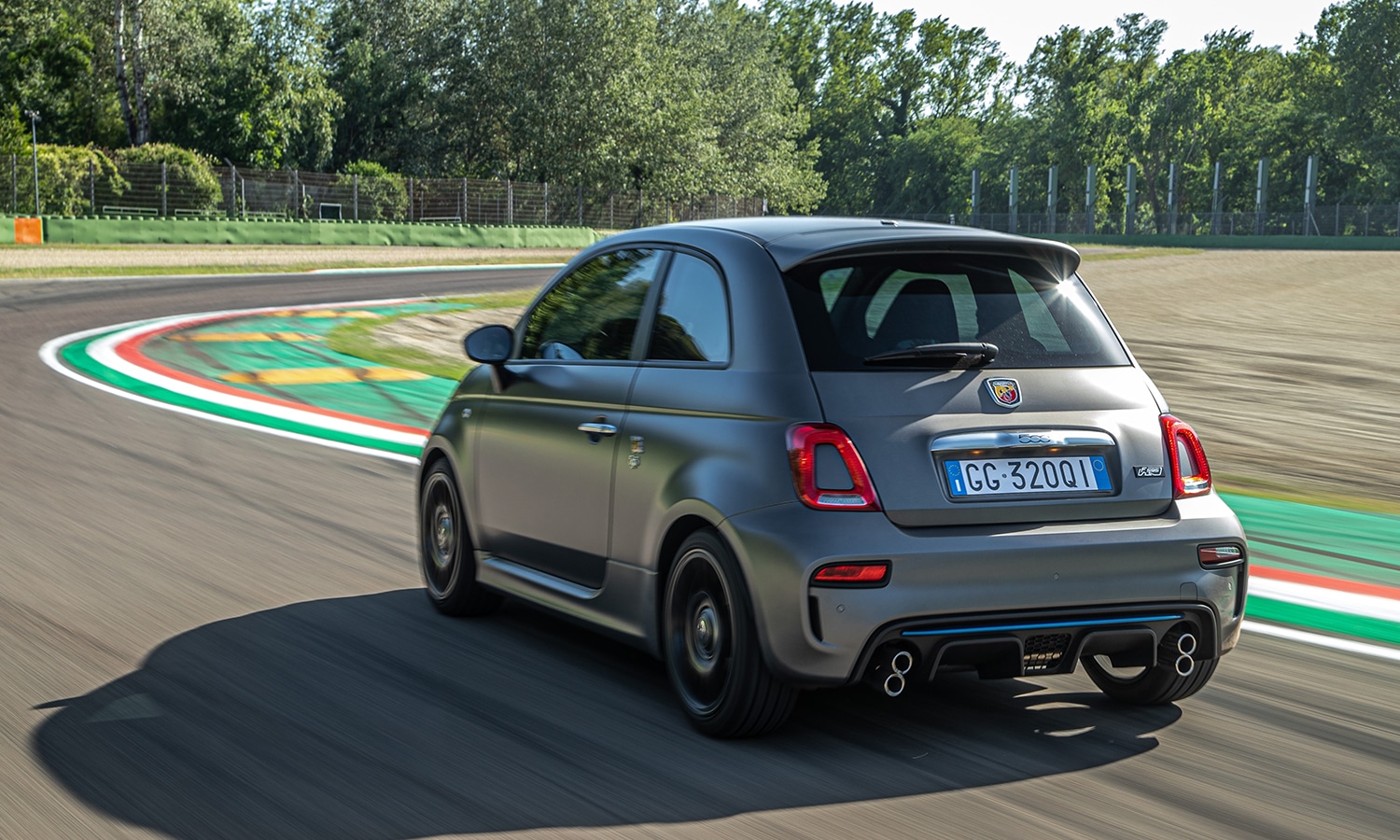 Abarth F595 trasera