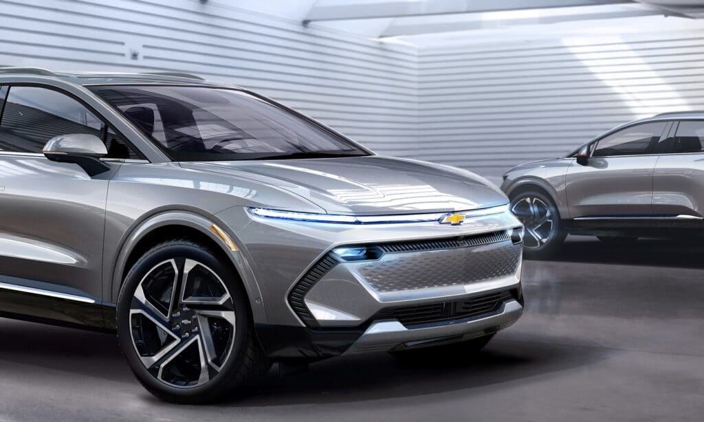 The interior of the Chevrolet Equinox EV can be seen in this short