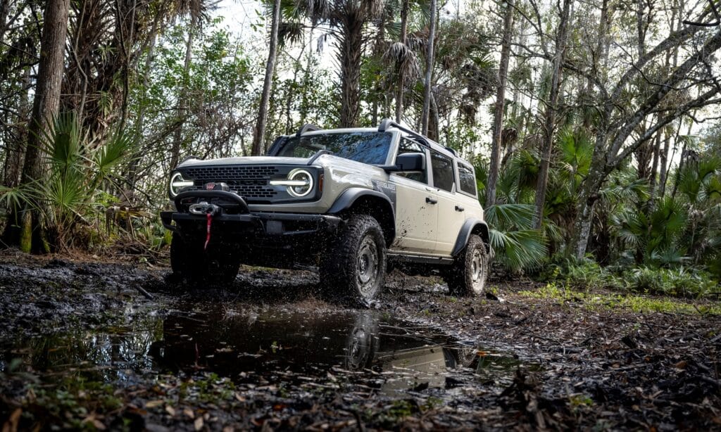 Ford Bronco Everglades Desert Sand 2022