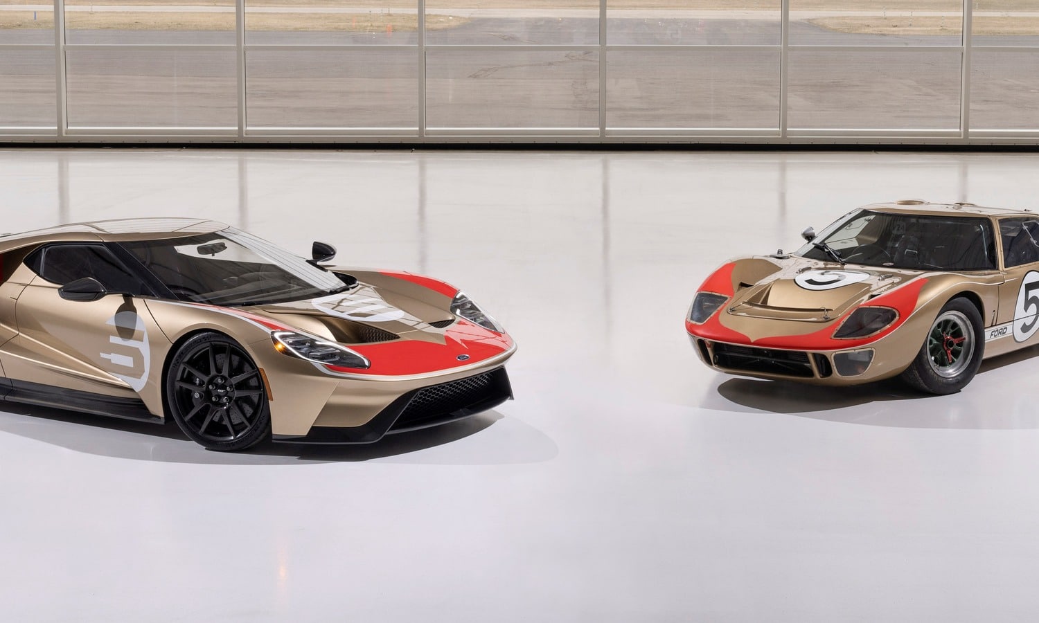 2022 Ford GT Holman Moody Heritage Edition and Ford GT40 MK II