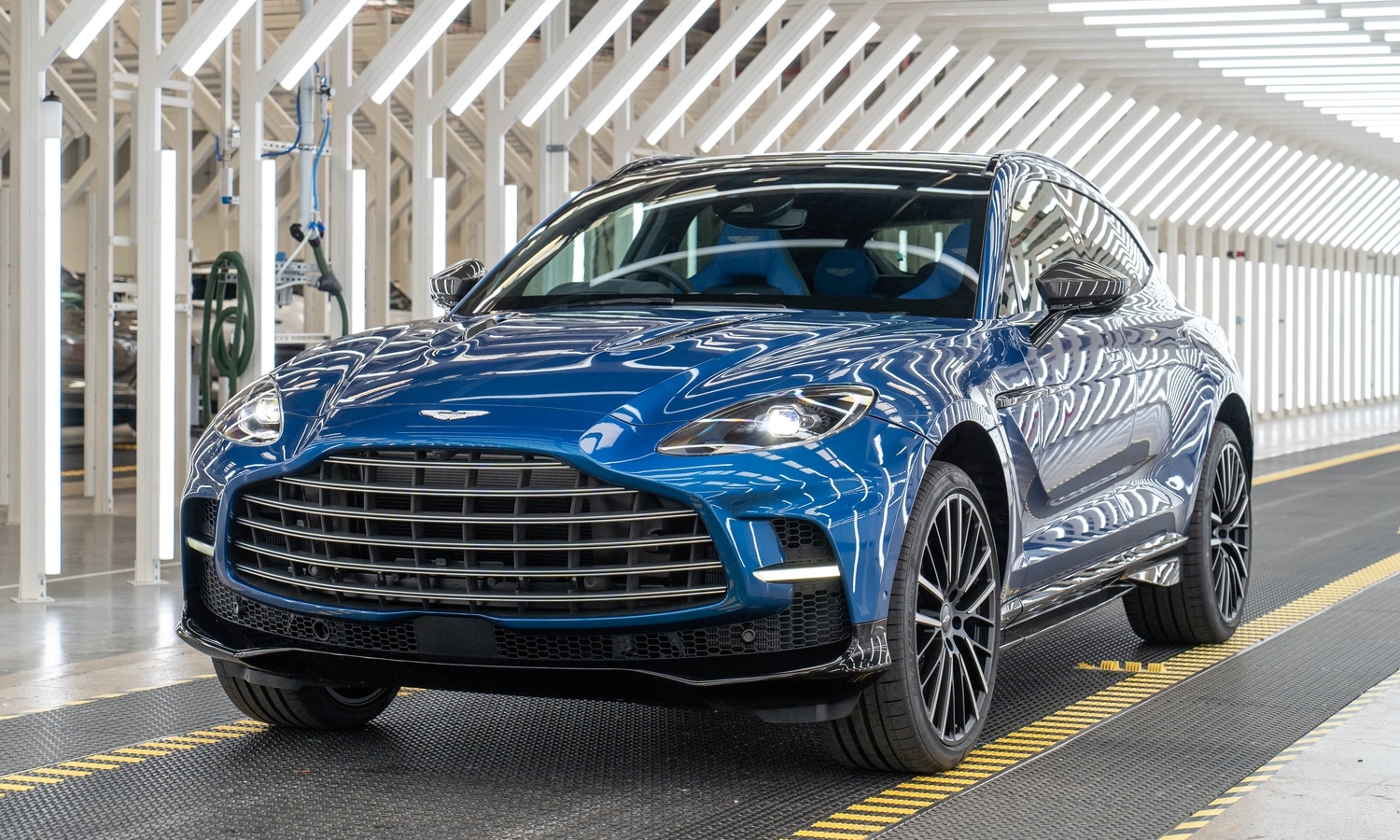 Dbx707 aston martin Dbx707 aston martin