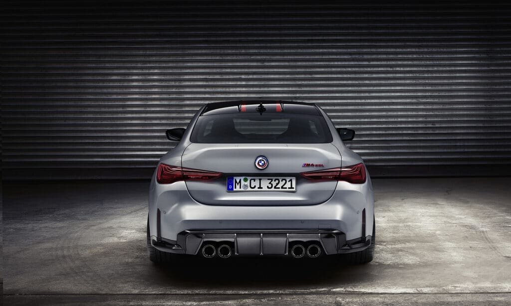 BMW M4 CSL trasera