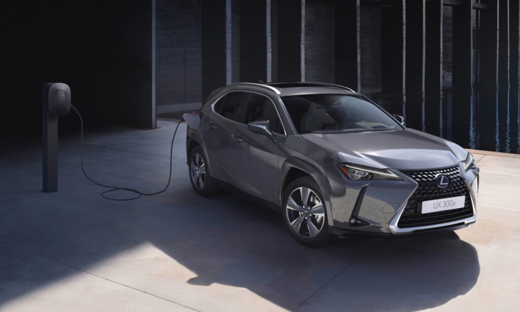 Lexus UX 300e gris frontal