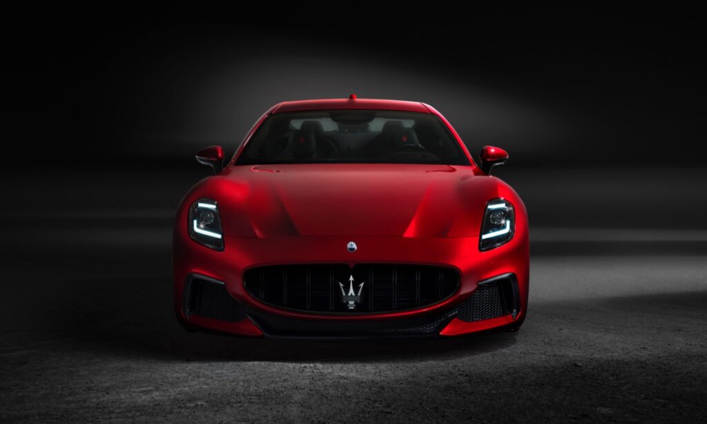 Maserati GranTurismo 2023 frontal rojo