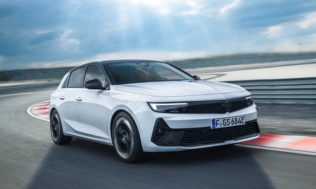 Opel Astra GSe circuito