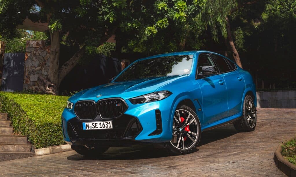 BMW X6 2023 frontal azul