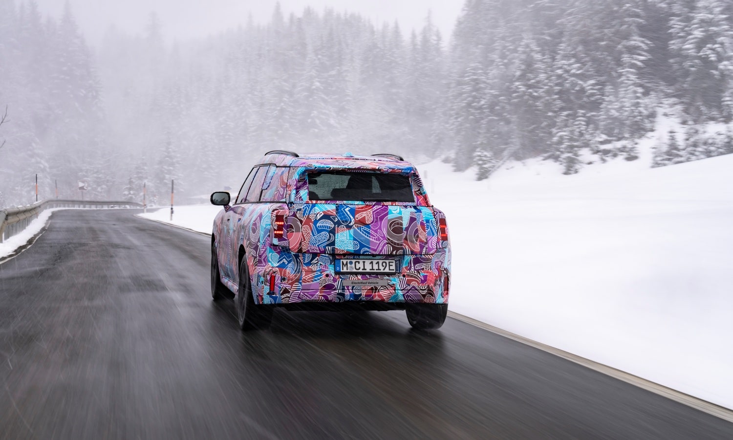 Повністю новий Mini Countryman BEV офіційне шпигунське фото 33