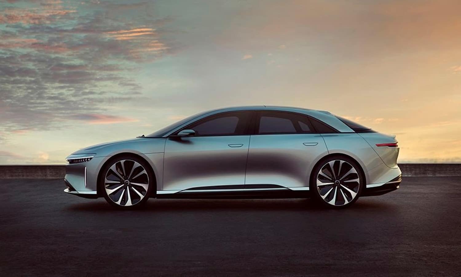 Das Elektroauto Lucid Air lädt 20 Minuten