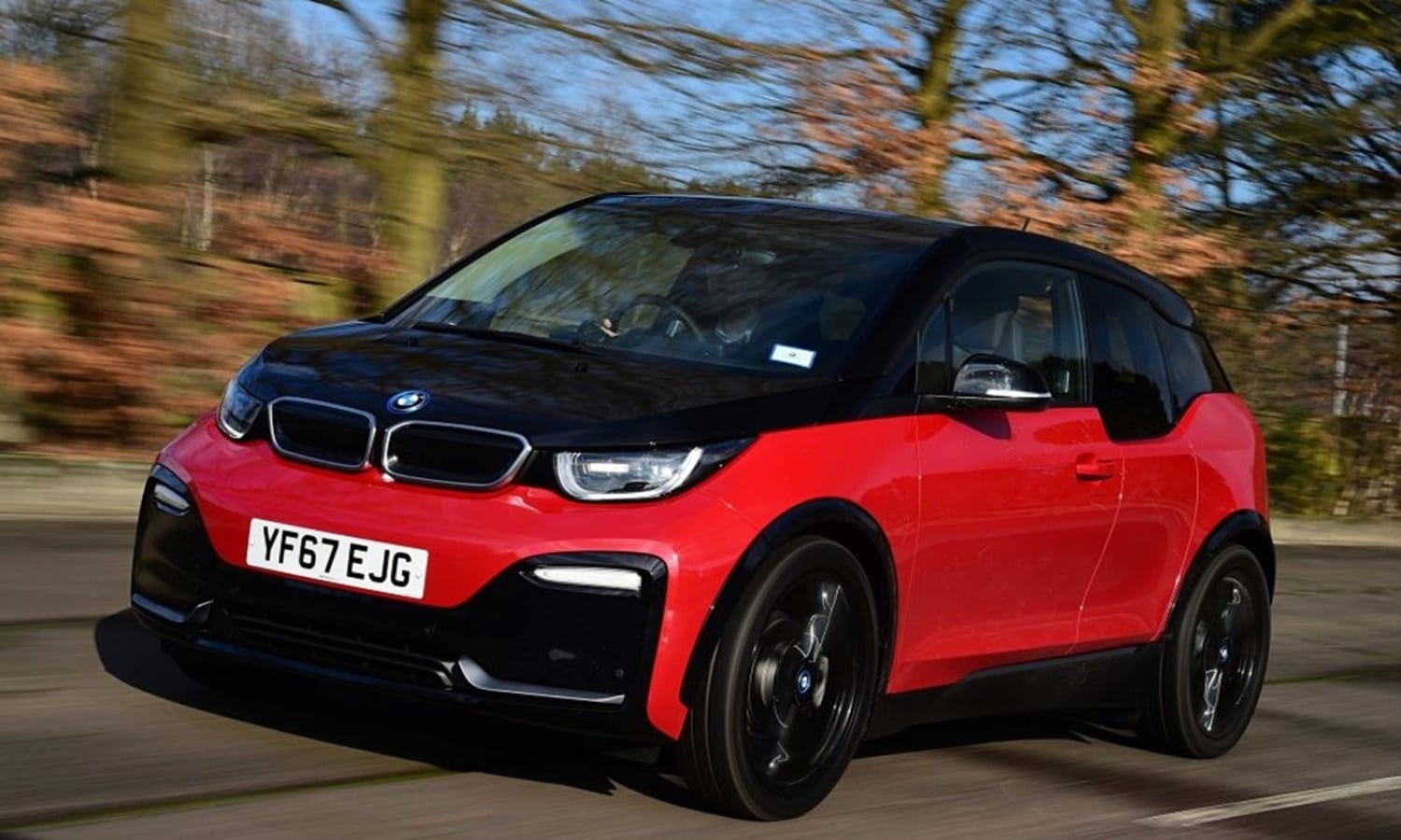 BMW i3 coches aparcan