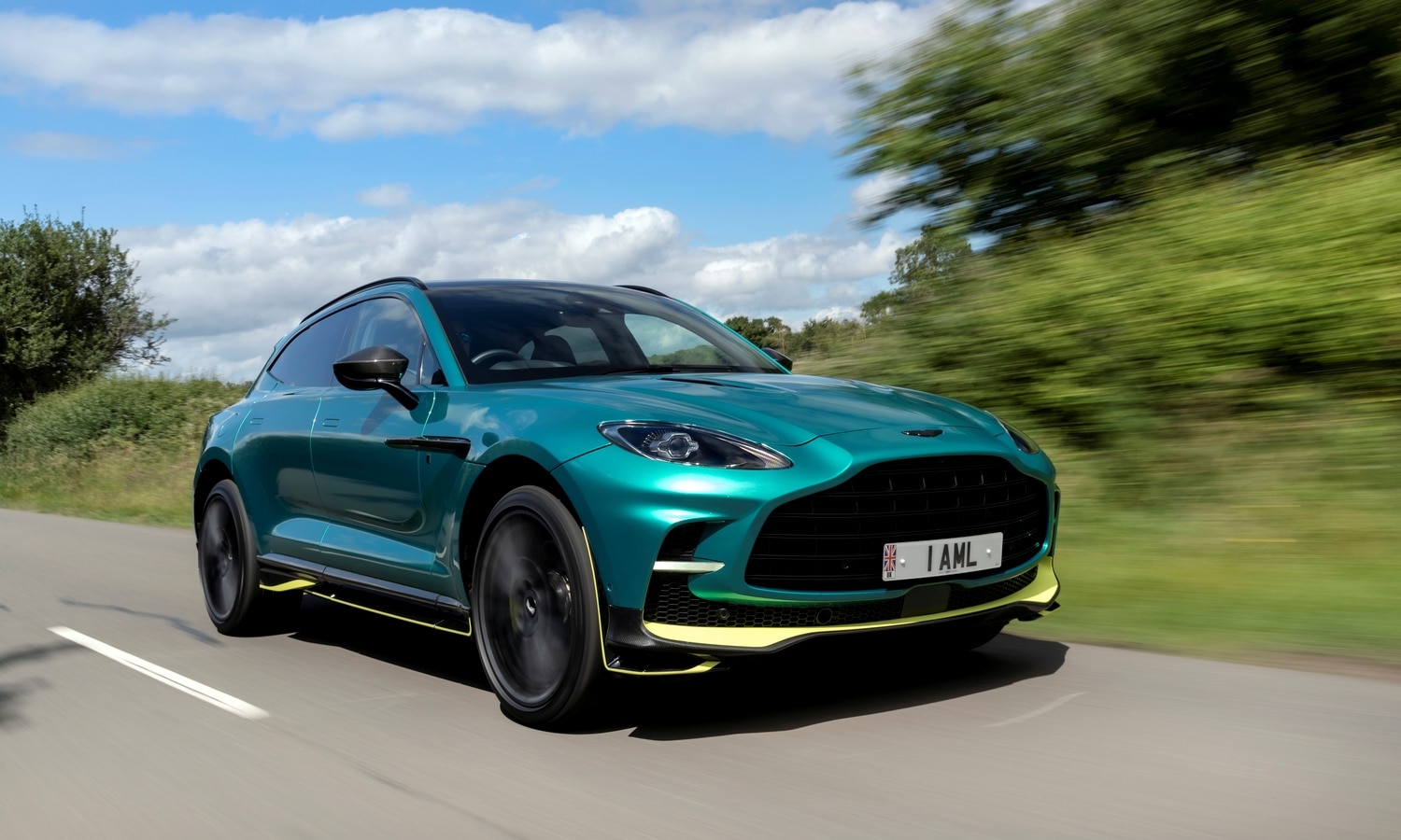 Aston Martin DBX707