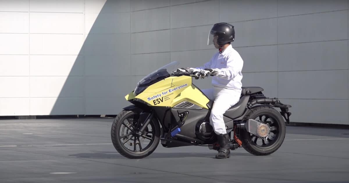 Honda Riding Assist 2.0: the system that prevents a motorcycle from falling
