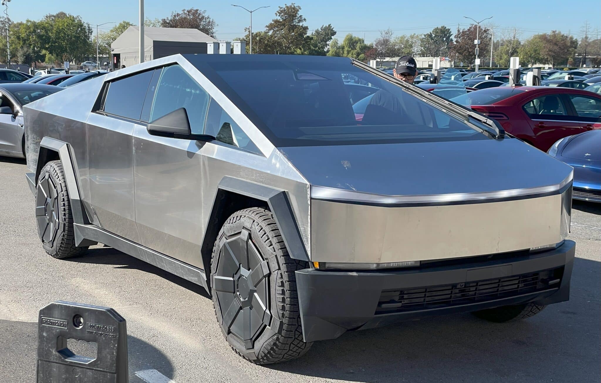 I Tesla Cybertruck Izibani Nezithunzi Zemoto Ka Elon Musk Ephikisana i-tesla-cybertruck-izibani-nezithunzi-zemoto-ka-elon-musk-ephikisana