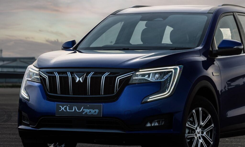 Mahindra XUV700 12