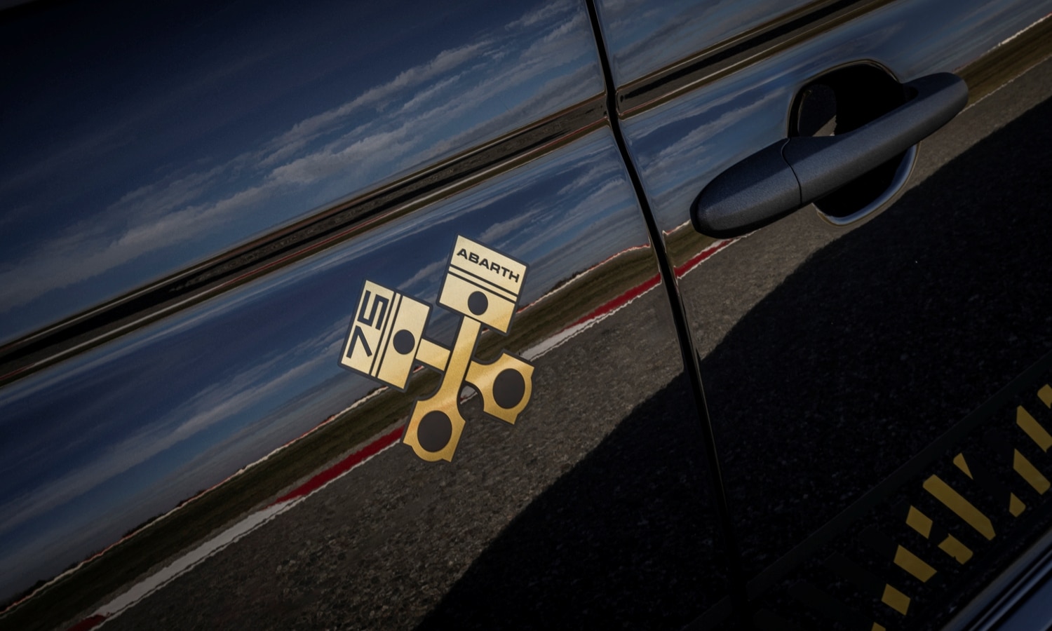 Abarth 695 75° Anniversario 14
